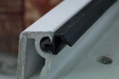 Замена резинок пластиковых окон. 01