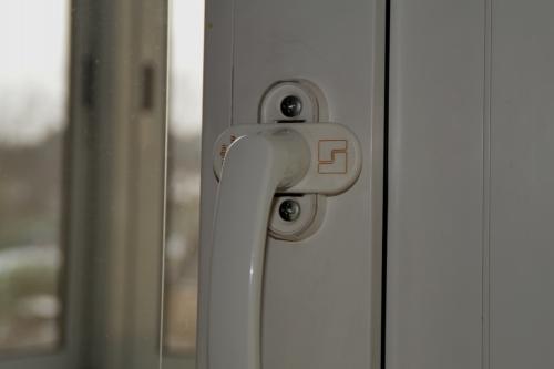 Как поменять фурнитуру пластикового окна. Как установить фурнитуру на пластиковое окно