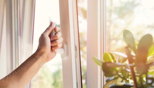 Как поменять фурнитуру пластикового окна. Как установить фурнитуру на пластиковое окно 15