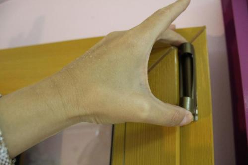 Замена верхней петли пластикового окна. Как заменить фурнитуру на пластиковых окнах своими руками?