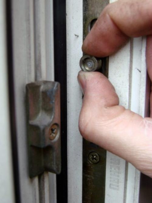 Сложное открывание окон своими руками. Открываем окно с улицы