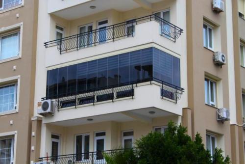 Холодное остекление балкона. Как остеклить балкон: рамная и безрамная система