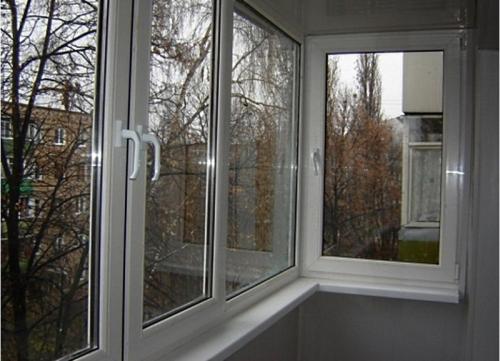 Раздвижное теплое остекление лоджий. Пластиковые раздвижные окна на балкон 02