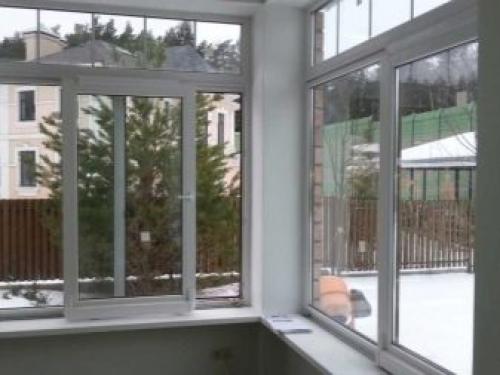 Распашные или раздвижные окна на балкон. Разновидности створок окон на балконе 08