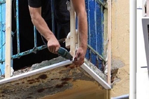 Окна на балконе снаружи. Выбор материалов для наружной отделки балкона 06