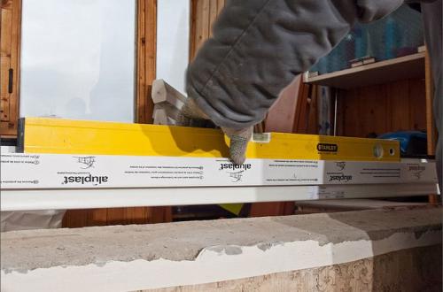 Способы установки пластиковых окон. Установка и выравнивание окна в проеме