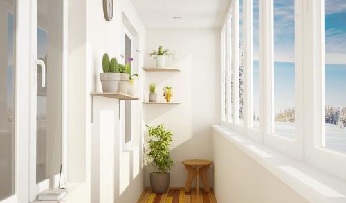 Как сделать балкон своими руками. Отделка стен 06