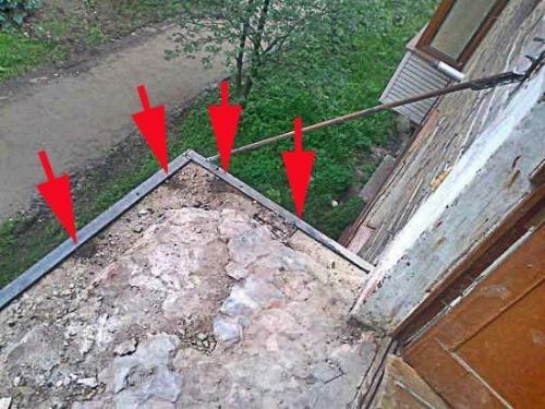 Как самому застеклить балкон в хрущевке. Действие 1 — разборка и подготовка плиты