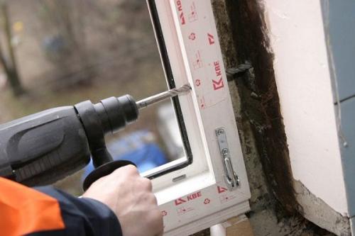 Пошаговая инструкция остекления балкона своими руками. Подгон и монтаж козырьков балкона с выносом подоконника 02