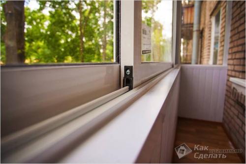 Как застеклить балкон деревянными рамами своими руками. Требования к остеклению деревом 03