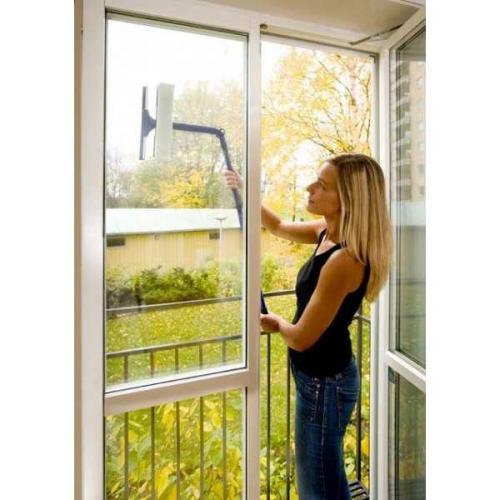 Как быстро помыть окна на балконе снаружи лайфхаки. Как правильно мыть окна летом без разводов и с улицы 04