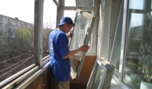 Демонтаж остекления балкона.