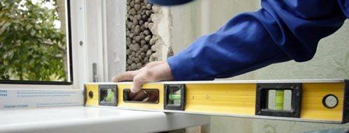 Демонтаж деревянного подоконника. Демонтаж рамы пластикового окна