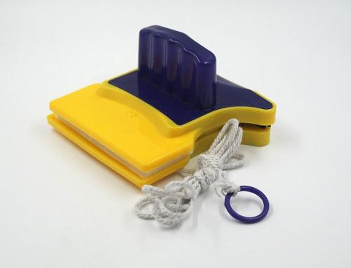 Как помыть раздвижные окна на балконе внутри и снаружи. Мытье снаружи 07