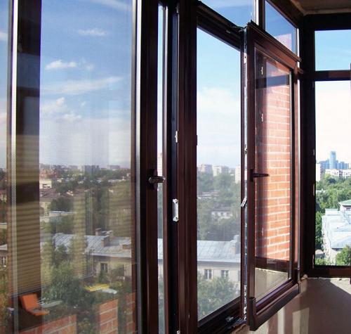 Пластиковое или алюминиевое остекление балкона. Какие балконы лучше — пластиковые или алюминиевые