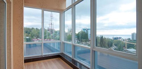 Пластиковое или алюминиевое остекление балкона. Какие балконы лучше — пластиковые или алюминиевые