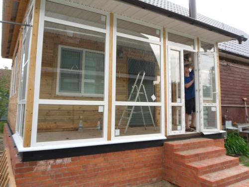 Холодное остекление террасы. Особенности выбора окон для террас и веранд