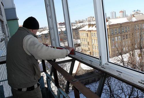 Сколько стоит застеклить балкон на последнем этаже. Сколько в среднем стоит остеклить балкон: особенности и средние цены