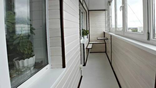 Чем отделать балкон недорого. Чем лучше и дешевле обшить балкон внутри — советы профессионалов по красивой обшивке балкона своими руками + фото идеи