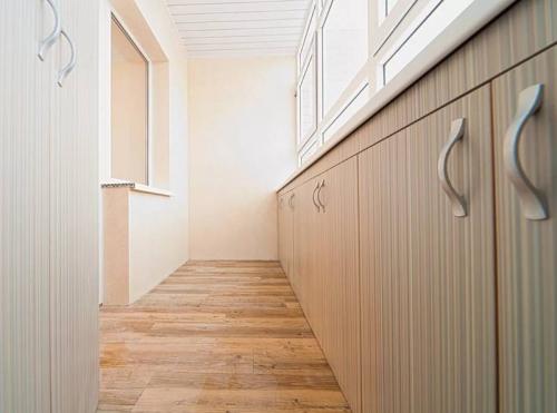 Чем отделать балкон недорого. Чем лучше и дешевле обшить балкон внутри — советы профессионалов по красивой обшивке балкона своими руками + фото идеи