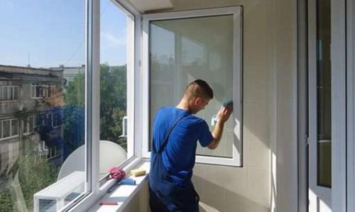 Чем отмыть сильно загрязненные окна на балконе. Мойте чище, мойте чаще