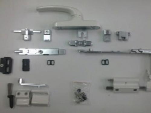 Комплектующие для алюминиевых конструкций. Комплектующие 02