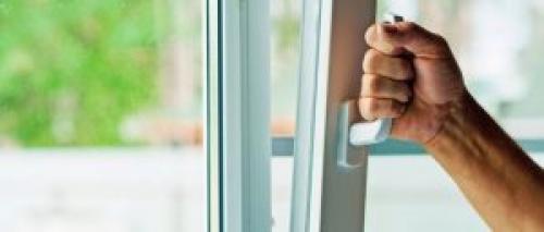 Как мыть окна на высоких этажах снаружи. Как помыть окна снаружи на высоком этаже: проверенные способы и правила безопасности 01 Как мыть окна на высоких этажах снаружи. Как помыть окна снаружи на высоком этаже: проверенные способы и правила безопасности 01