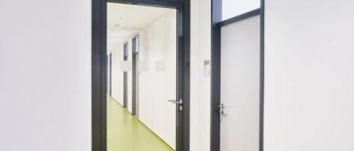 Алюминиевые двери со стеклом – 100 лучших фото 03 Алюминиевые двери со стеклом – 100 лучших фото 03