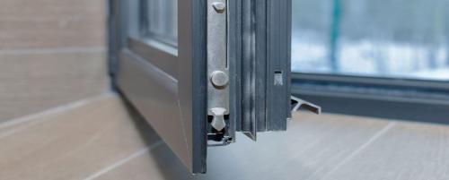 Замена ручки алюминиевого окна. Ремонт ручек-защелок на алюминиевых рамах 03