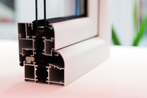 Алюминиевые или пластиковые окна, что лучше. Какие окна дешевле пластиковые или алюминиевые