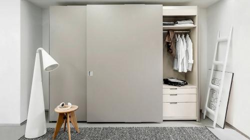 Раздвижные механизмы для шкафов-купе. Как работает механизм раздвижных дверей в шкафах купе 07 Раздвижные механизмы для шкафов-купе. Как работает механизм раздвижных дверей в шкафах купе 07