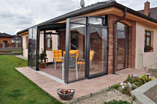 Раздвижные окна для террасы. Стоит ли ставить алюминий на веранду? 04