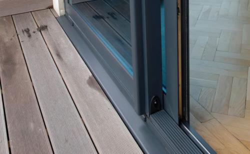 Раздвижные окна для террасы. Стоит ли ставить алюминий на веранду? 02