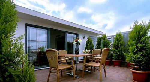 Раздвижные окна для террасы. Стоит ли ставить алюминий на веранду? 08