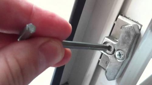 Регулировка пластиковых окон своим руками. Регулировка пластикового окна на зиму: пошаговая инструкция 03 Регулировка пластиковых окон своим руками. Регулировка пластикового окна на зиму: пошаговая инструкция 03