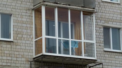 Как расположить окна на балконе. Шаг 1: Выбор остекления
