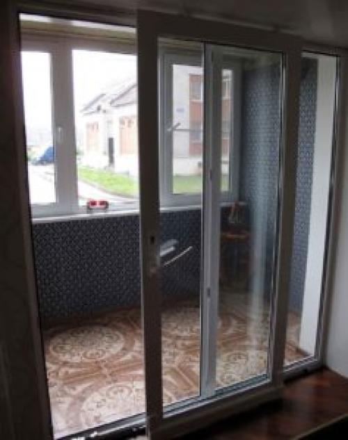 Раздвижные двери на балкон без порога. Двери раздвижные балконные, характеристики, виды, особенности монтажа