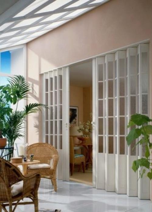 Раздвижные двери на балкон: плюсы и минусы, виды и материалы 11