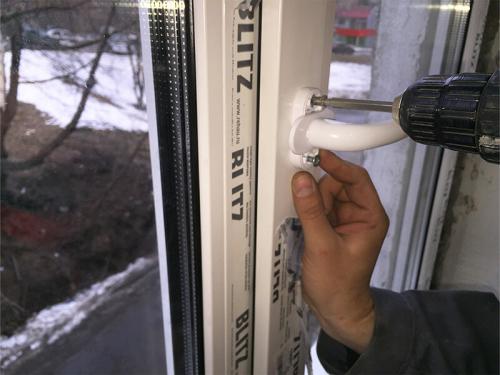 Установка откидного механизма окна. Поворотно-откидной механизм для пластиковых окон