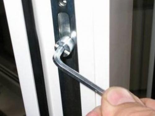 В чем особенность замены фурнитуры пластиковых окон. Необходимые инструменты