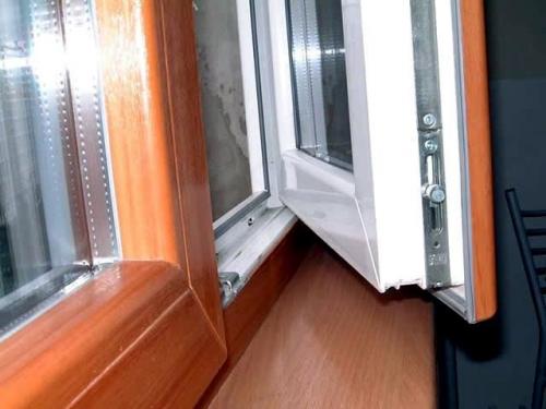 Регулировка прижима пластиковых окон со стороны петель. Регулировка прижима пластиковых окон
