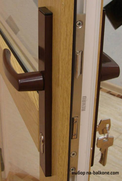 Ремонт пластиковых дверей. Ремонт двери балкона своими руками (фото и видео)