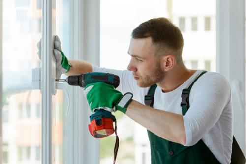 Не закрывается пластиковое окно не поворачивается ручка. Окно не открывается – причины