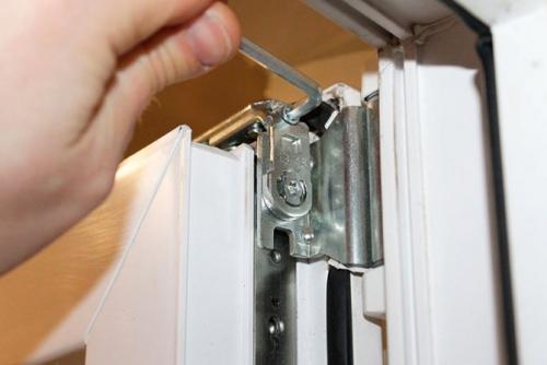 Не закрывается пластиковое окно не поворачивается ручка. Окно не открывается – причины